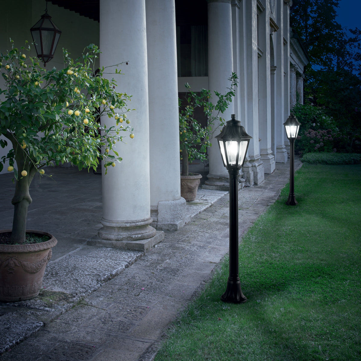 Paletto da giardino Dafne PT1 nero Ideal Lux