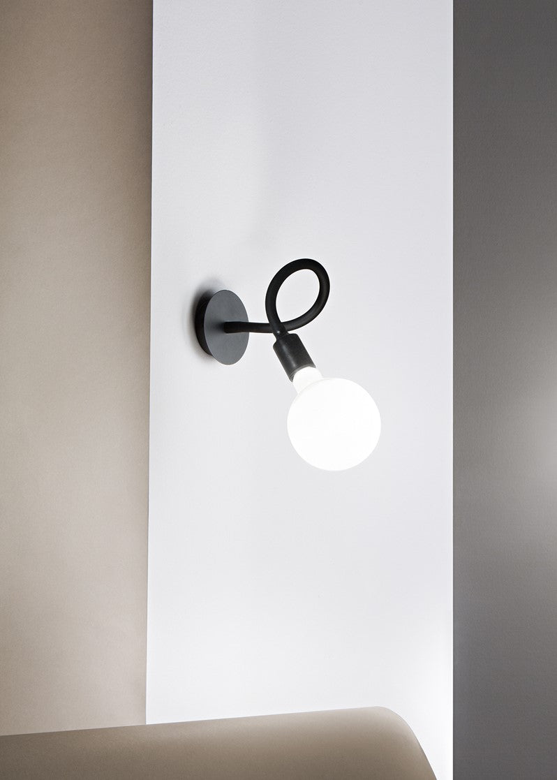 Applique Perenz Bulbo 6682 nera con braccetto orientabile