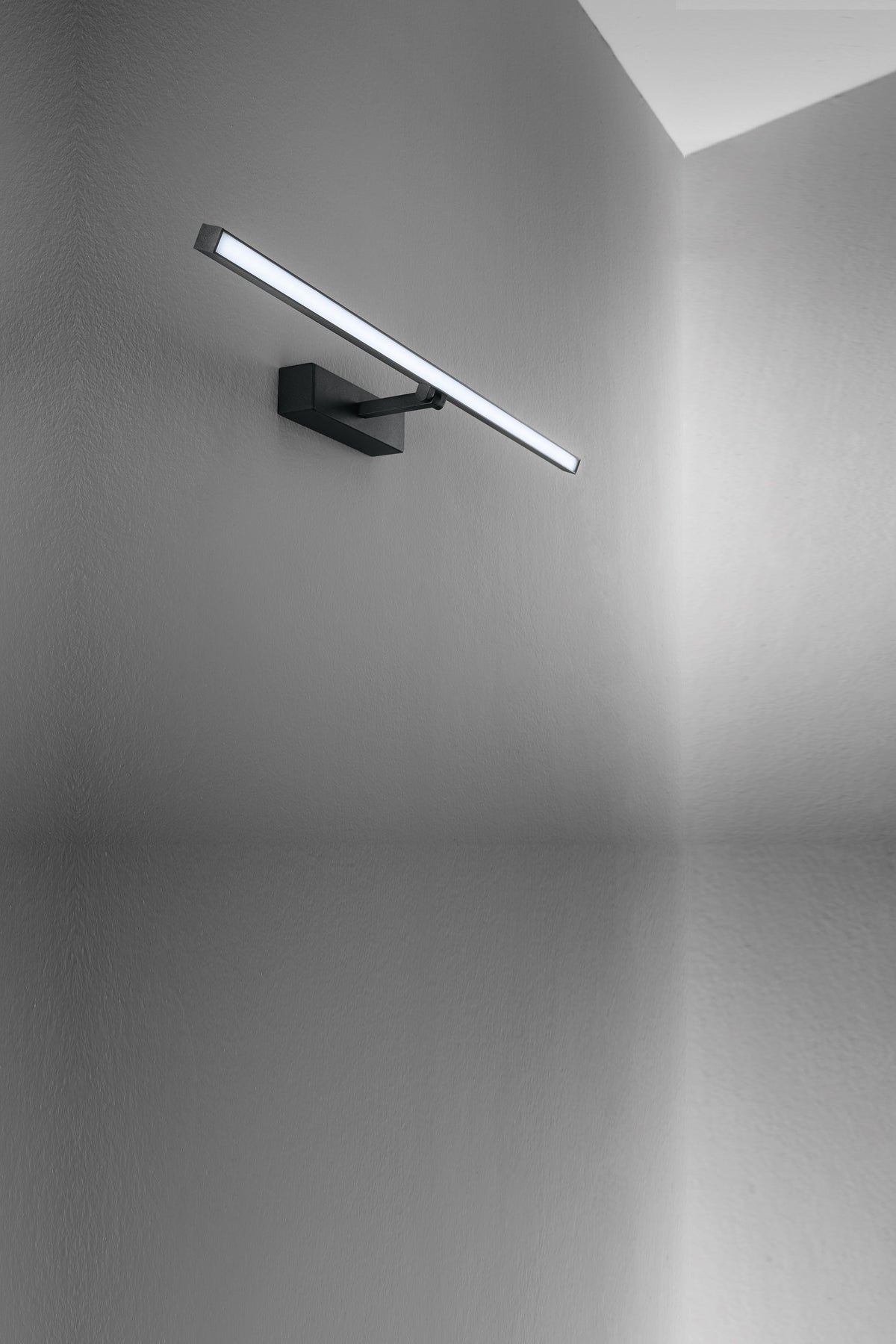 Applique LED per Specchio Bagno IP44 CCT 12W Perenz Riga 8040 N CT Nero