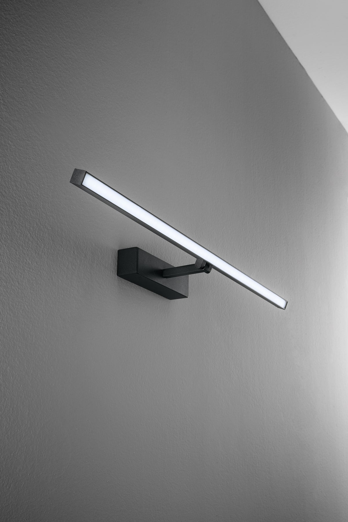 Applique LED per Specchio Bagno IP44 CCT 16W Perenz Riga 8042 N CT Nero
