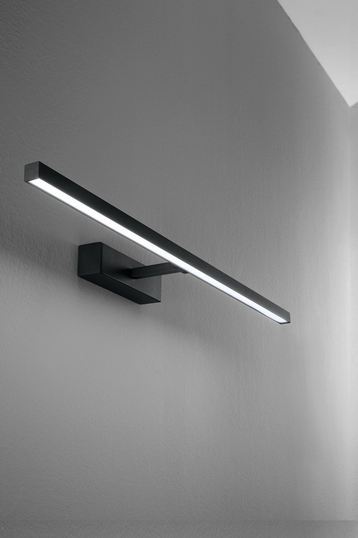 Applique LED per Specchio Bagno IP44 CCT 24W Perenz Riga 8044 N CT Nero