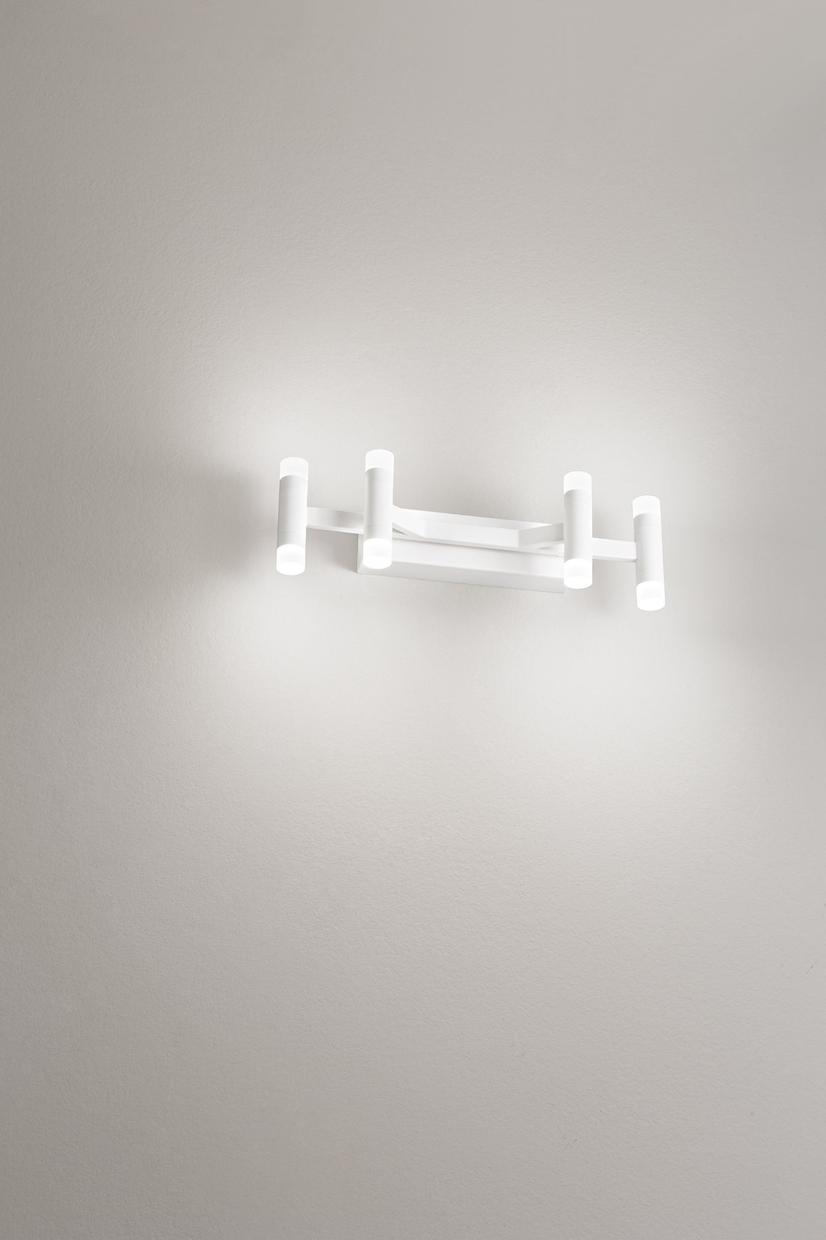 Applique LED Dimmerabile Biemissione 24W Bianca o Oro Perenz Candles 8274 B LC Bianco