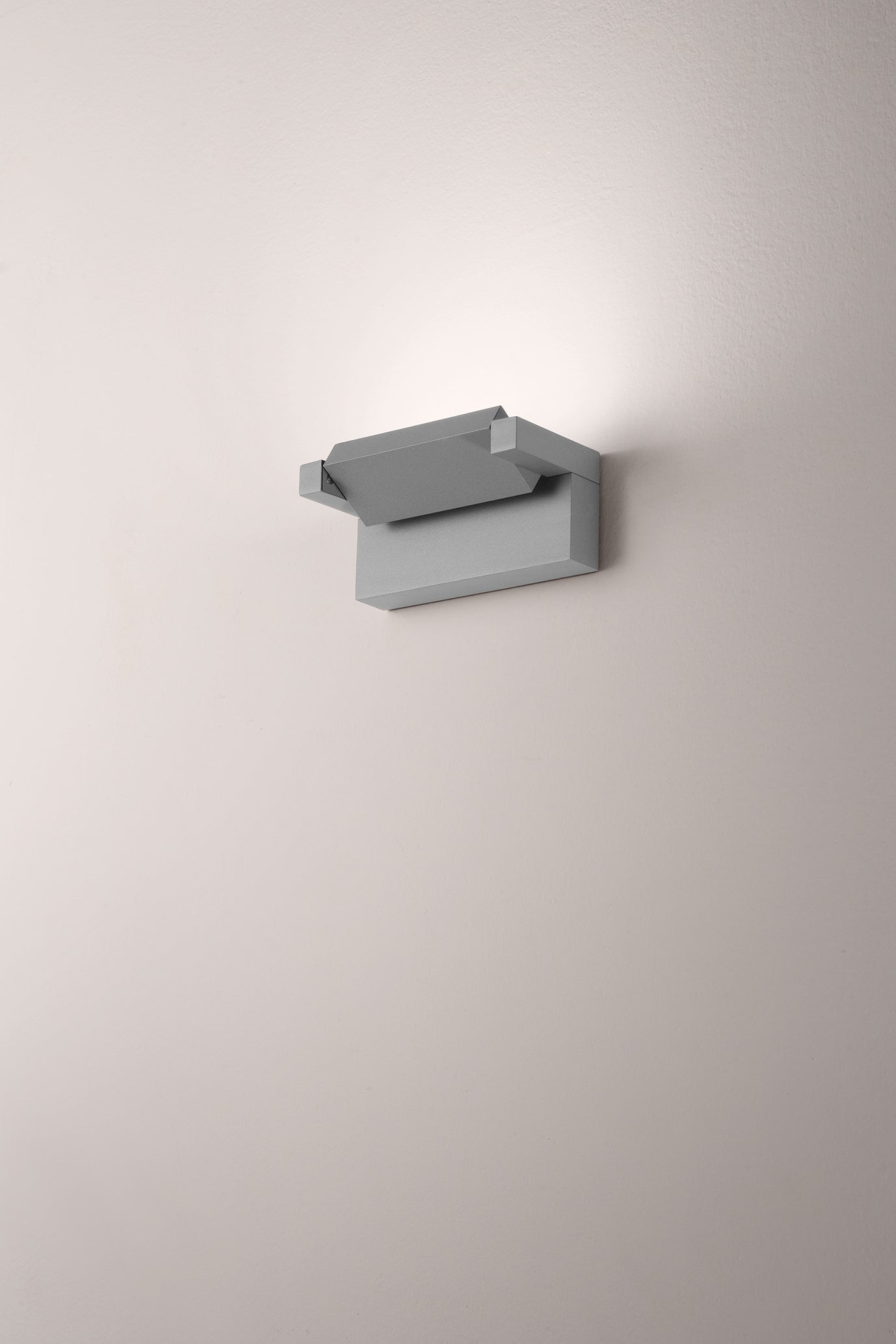 Applique Display 8350 Grigio Cemento - Perenz