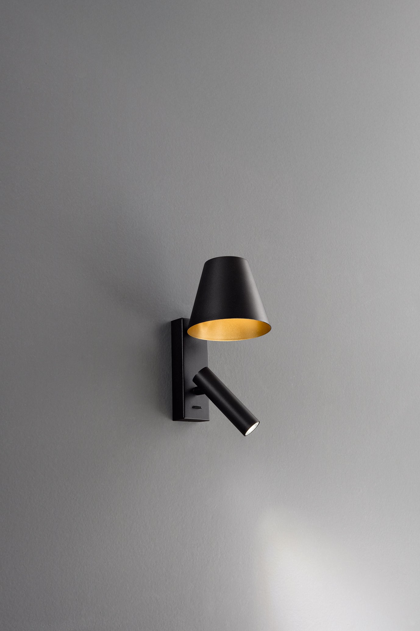 Applique Perenz Reverse 8472 N LC nero/oro orientabile
