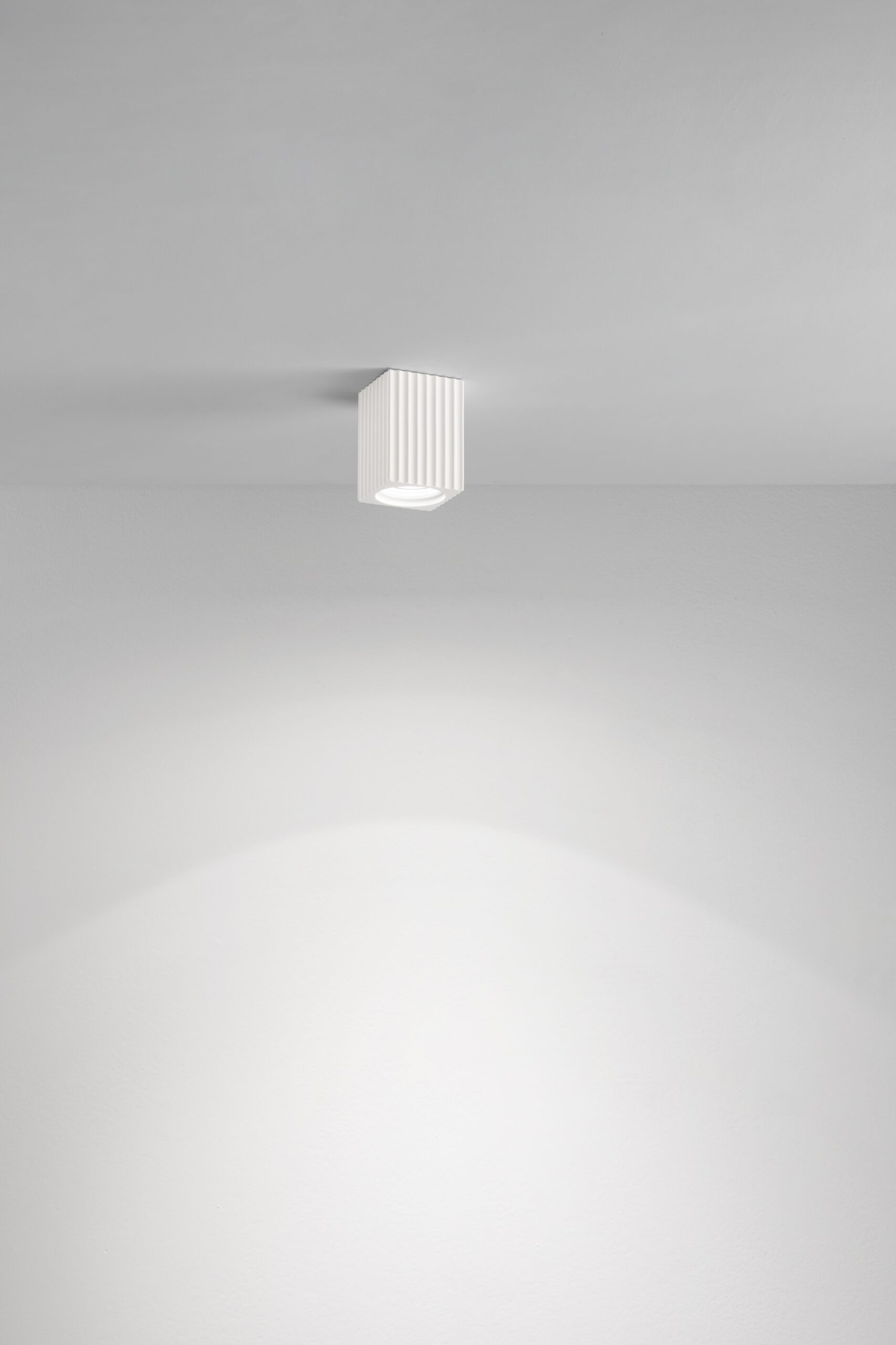 Spot Isyluce Gypsos 853