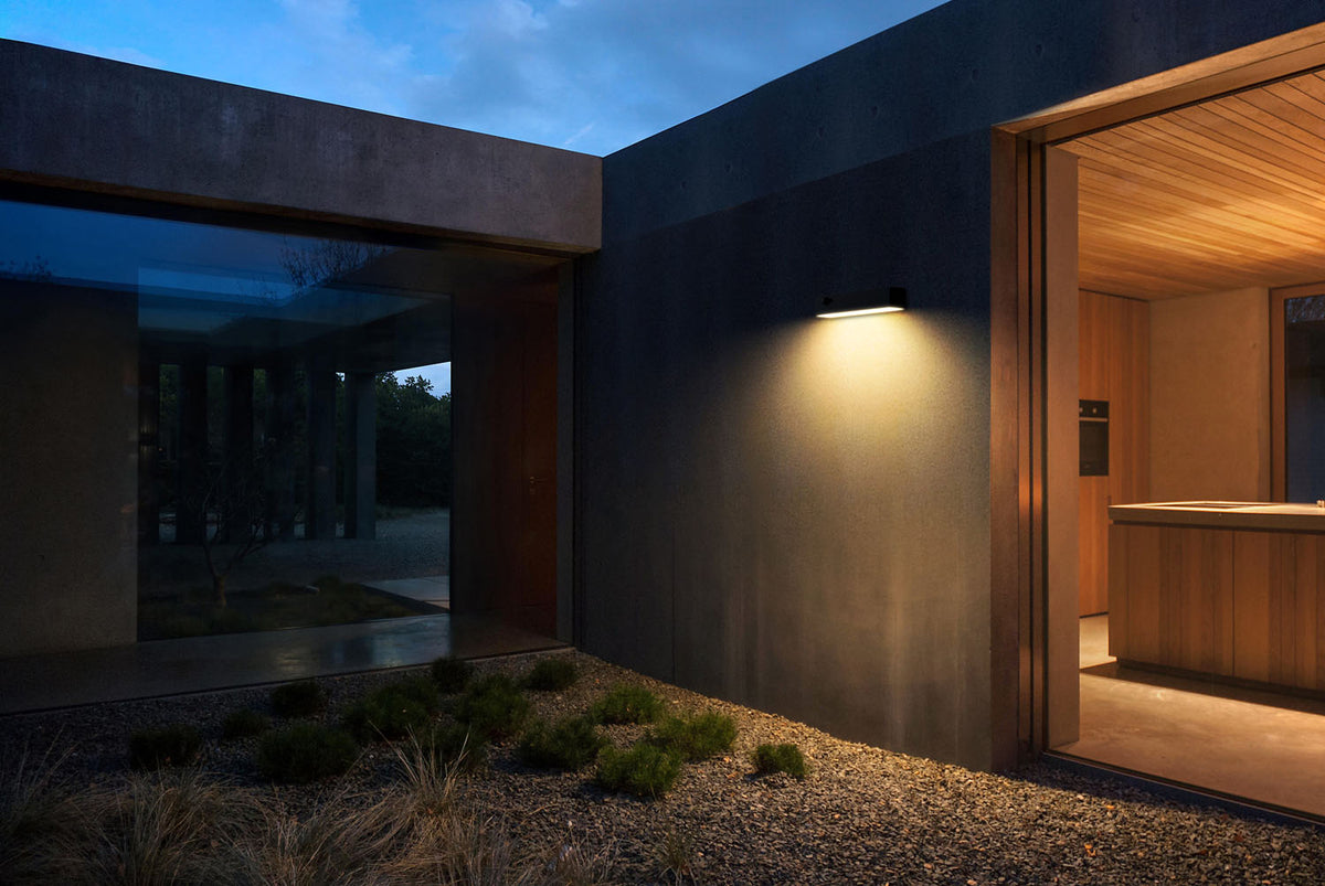 Applique solare da esterno corten installata - Bot Lighting AVENUE