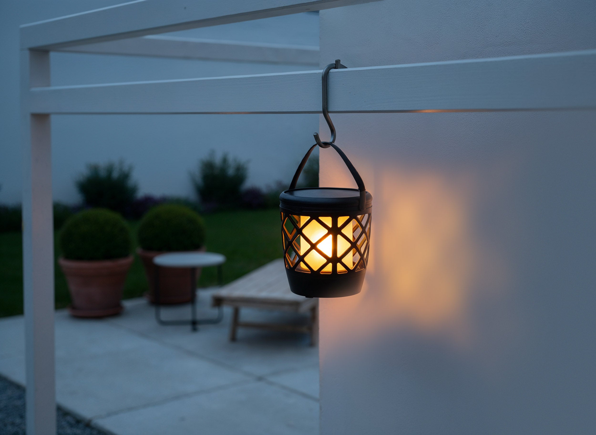 Torcia LED solare effetto fiamma ambientata - Bot Lighting FLAME2N