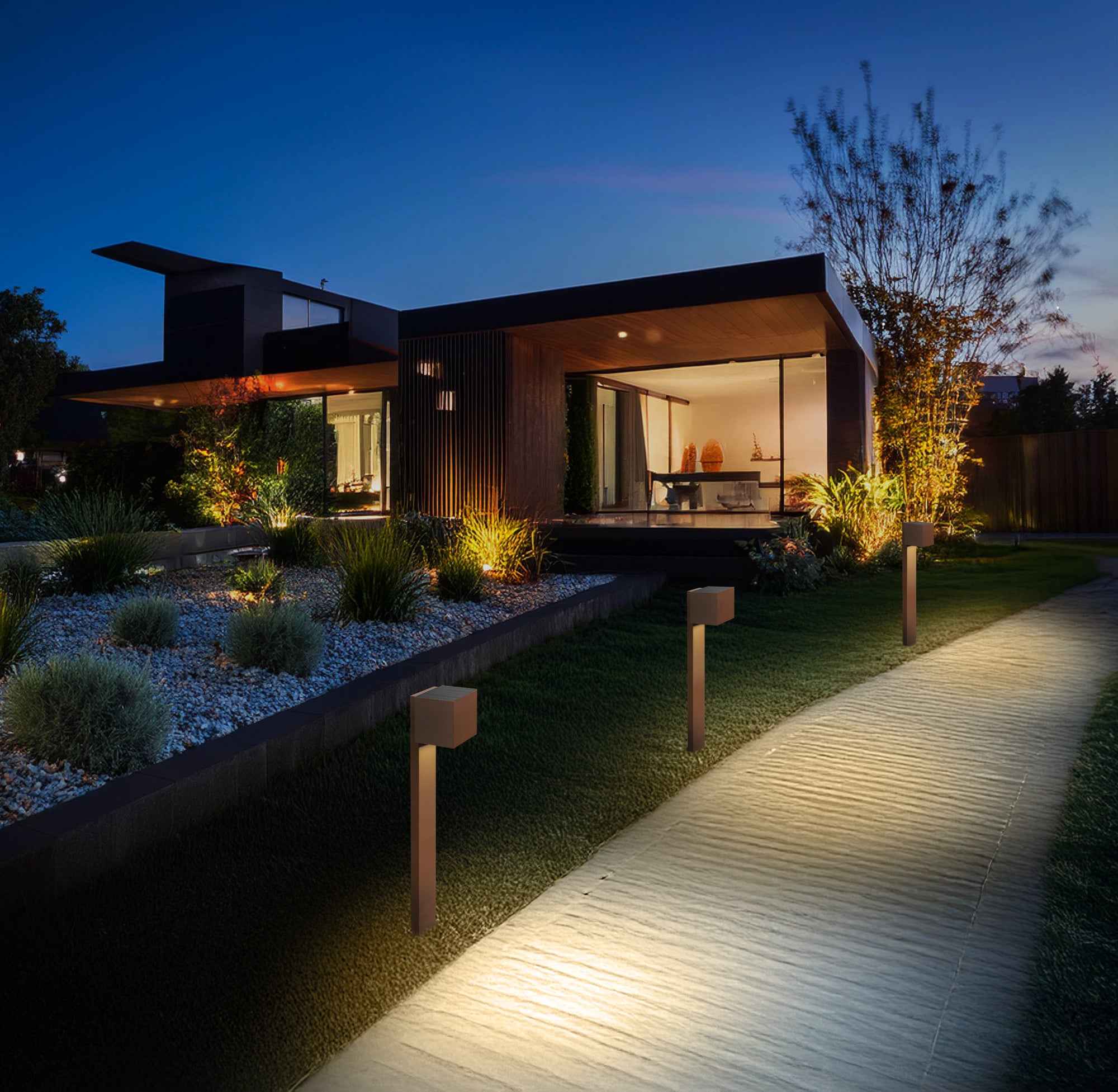Paletto per applique solare installato in giardino - Bot Lighting MARBELLAPOLE