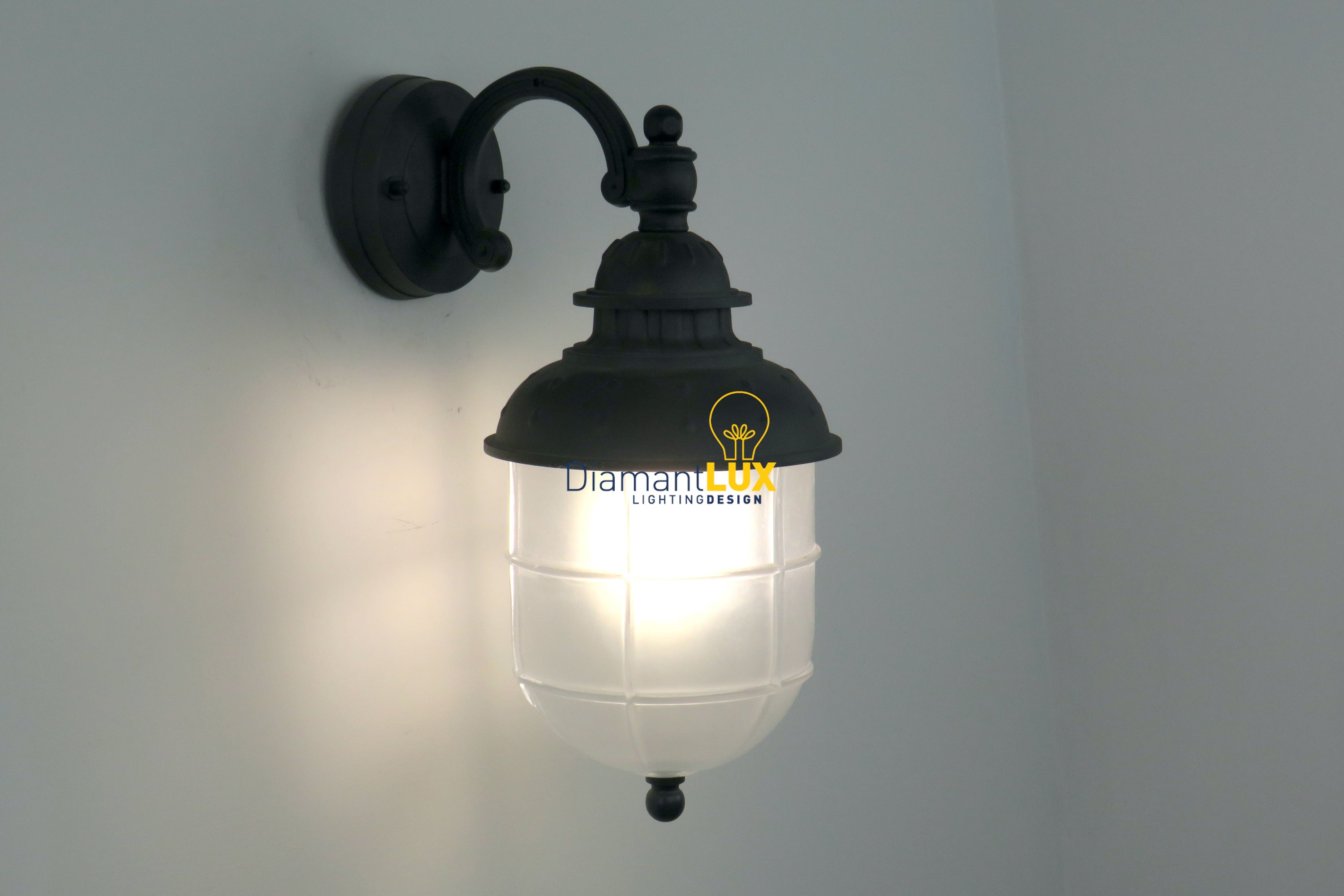 Lanterna da parete per esterno classica in alluminio antracite Surya 15210 L4