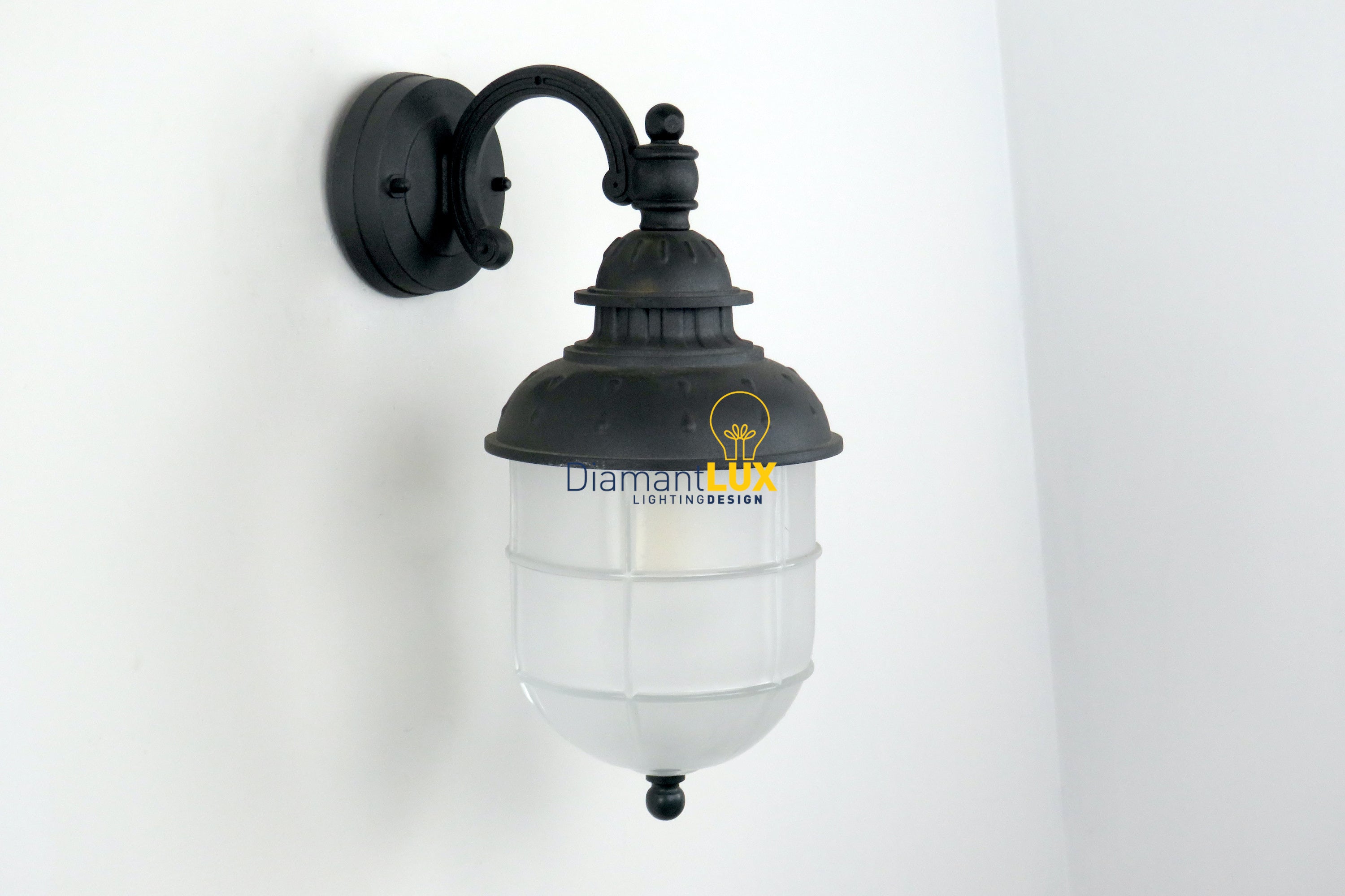 Lanterna da parete per esterno classica in alluminio antracite Surya 15210 L4