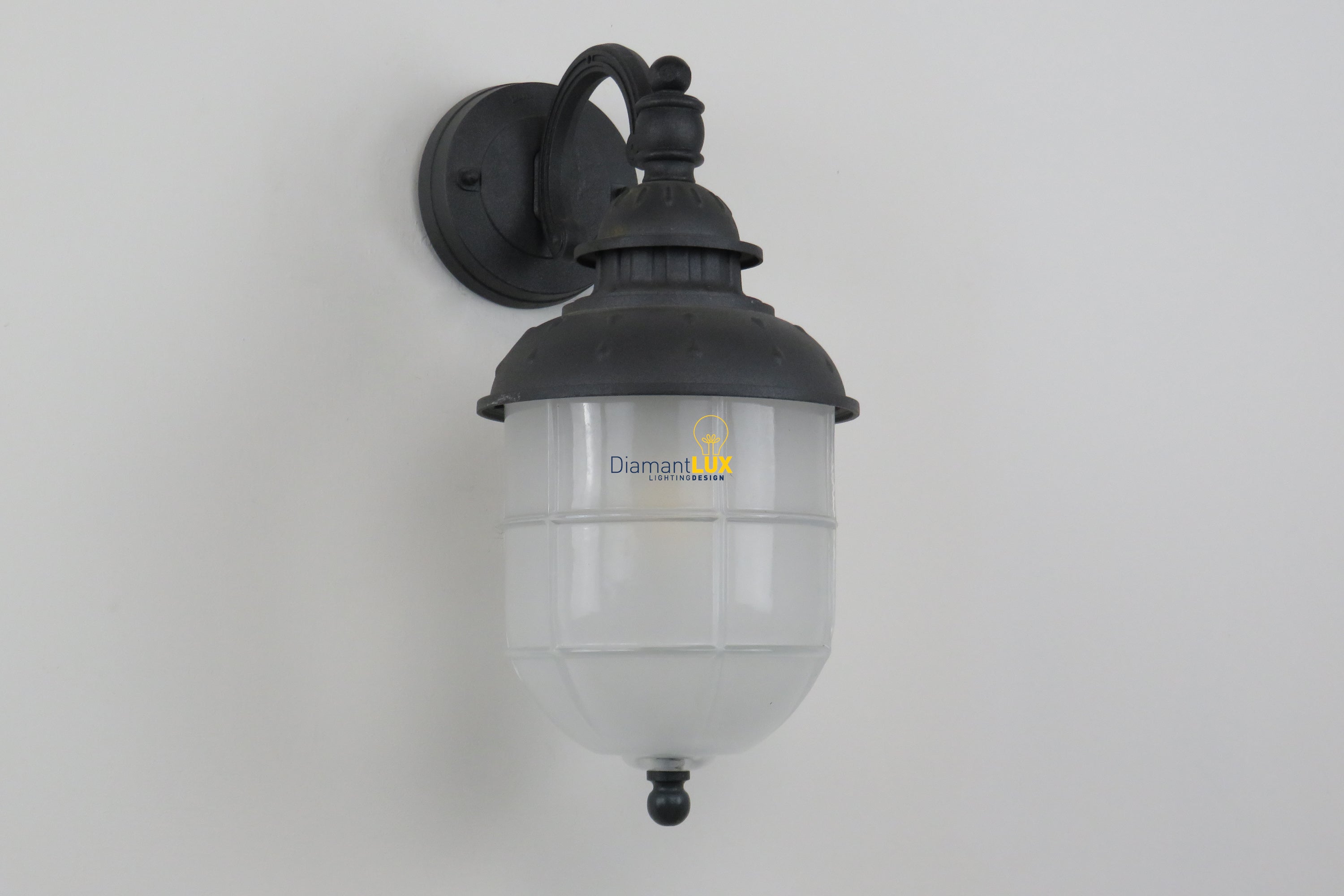 Lanterna da parete per esterno classica in alluminio antracite Surya 15210 L4