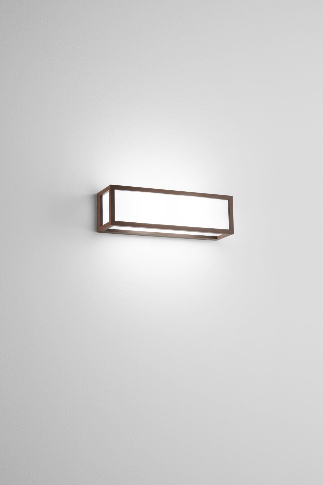Lampada da parete esterna Isyluce Déco Grande finitura corten sabbiato, design moderno a doppia emissione con 2 attacchi E27.