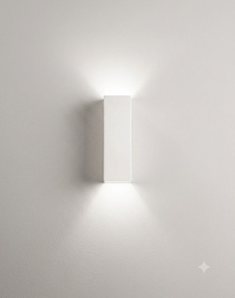 Applique da parete squadrata in ceramica bianco tinteggiabile Isyluce 623 Prisma Verticale