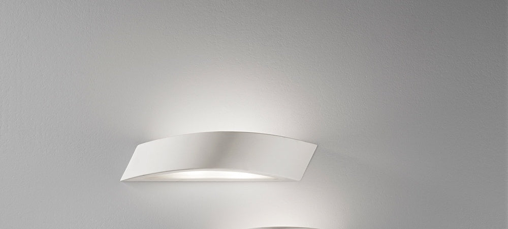 Applique da Parete a Taglio Obliquo in Ceramica Bianca Tinteggiabile, Isyluce 607 SBIECO