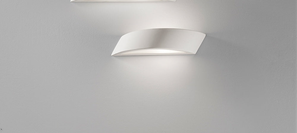 Applique da Parete a Taglio Obliquo in Ceramica Bianca Tinteggiabile, Isyluce 608 SBIECO