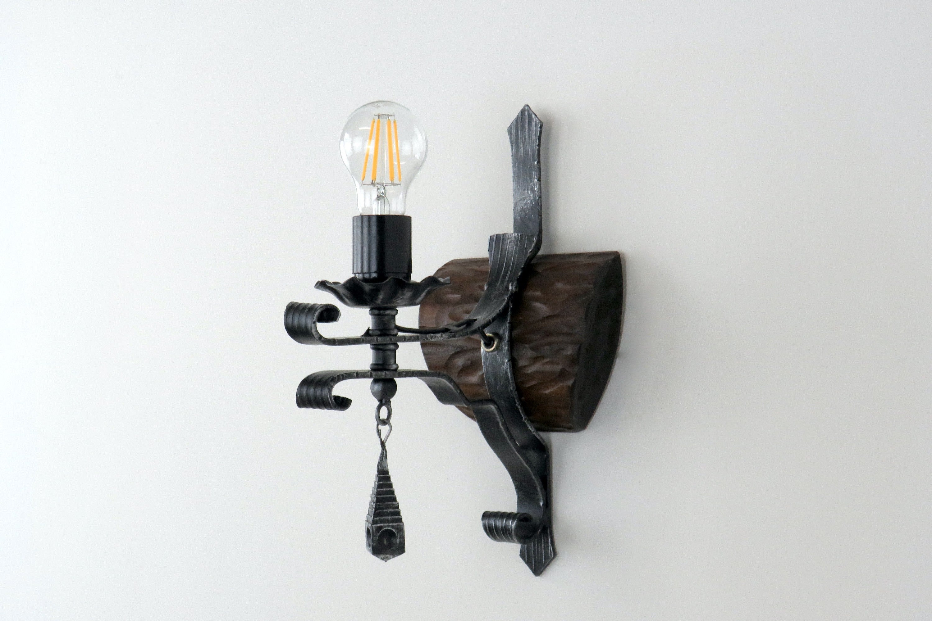 Applique rustiche in ferro battuto e legno 606-A1 Diamantlux