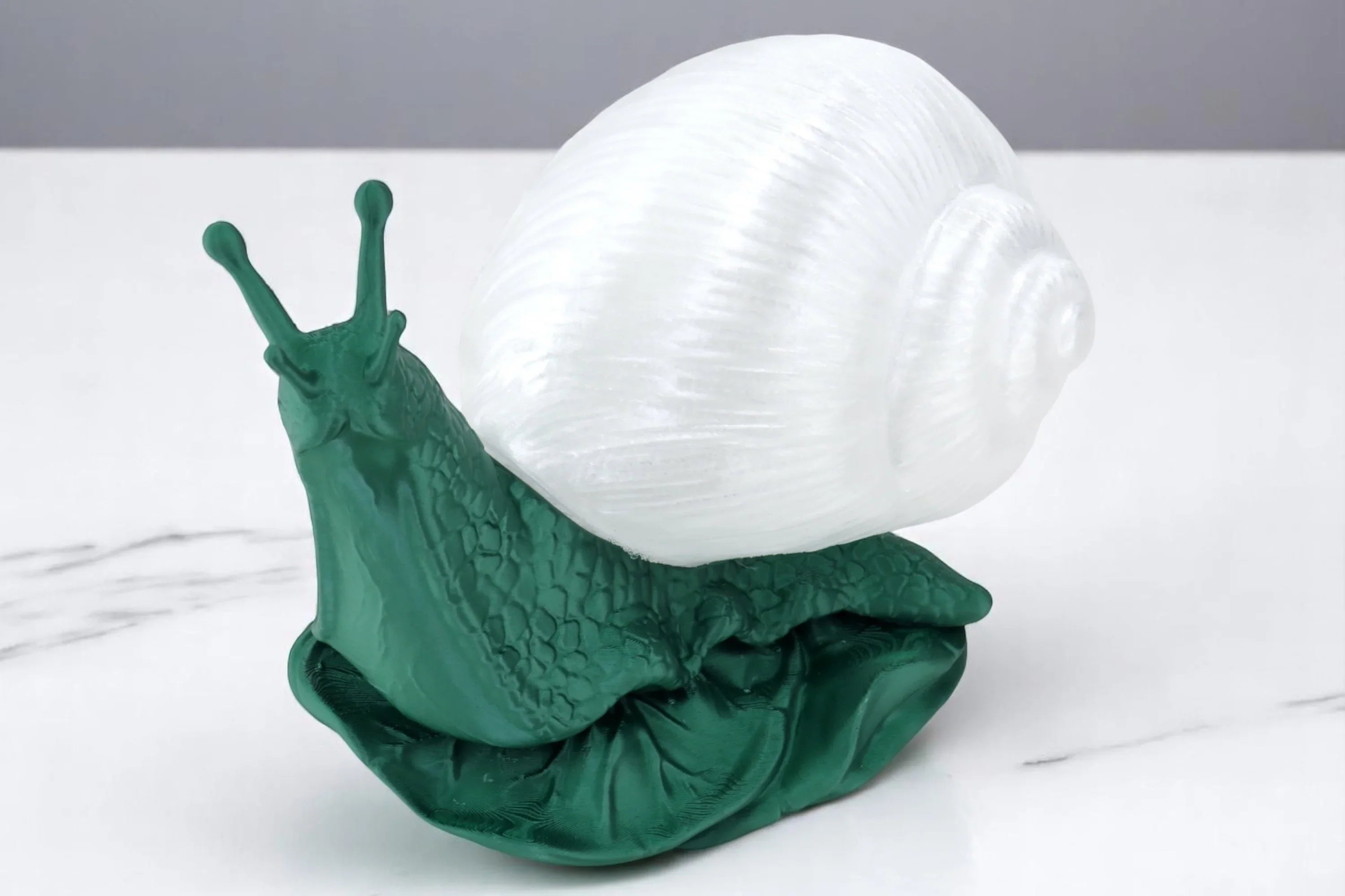 Lampada da tavolo a forma di lumaca verde ossido metallizzato – lampada decorativa per salotto e camera da letto