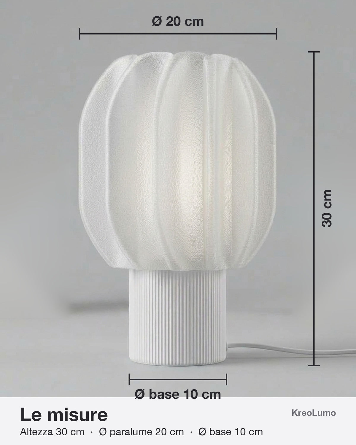 Misure della lampada da tavolo stampata in 3D Petulia: altezza 30 cm, diametro paralume 20 cm, diametro base 10 cm – KreoLumo