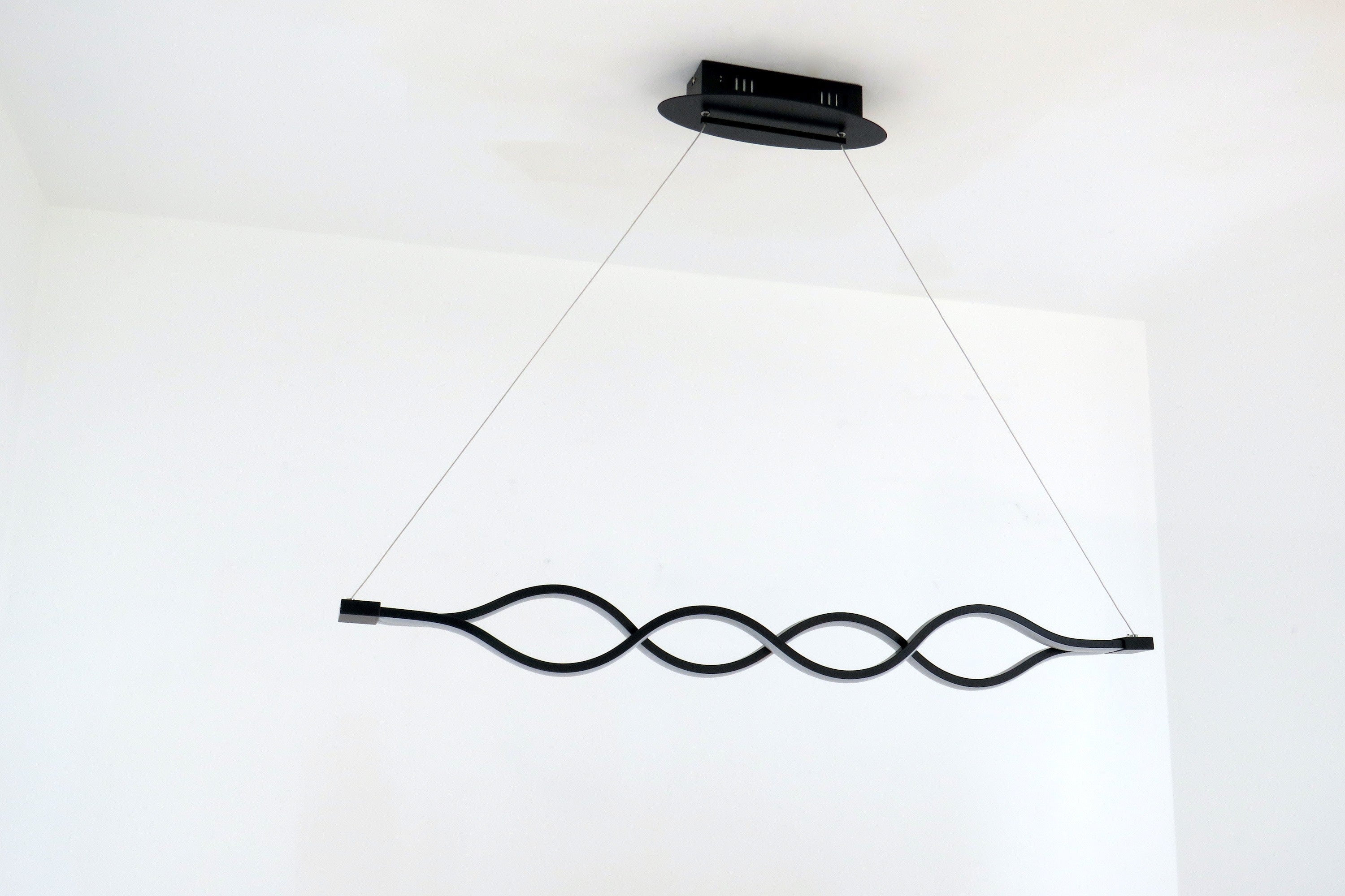Lampadario moderno nero con luce LED 3000K o 4000K per soggiorno o tavolo
