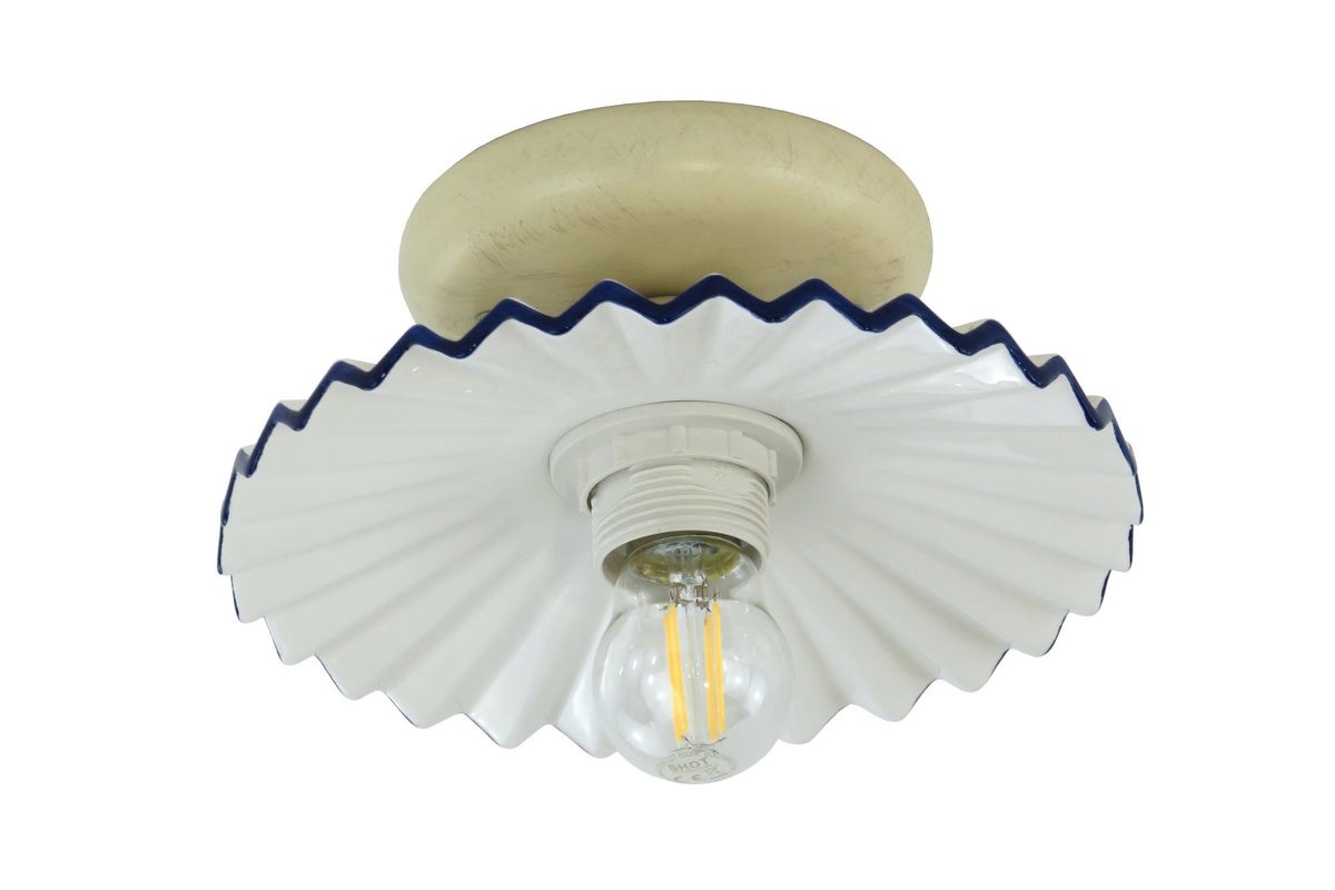 Plafoniera BERENICE-P20 in ceramica ondulata con decoro blu su fondo avorio, Ø 20 cm – Diamantlux