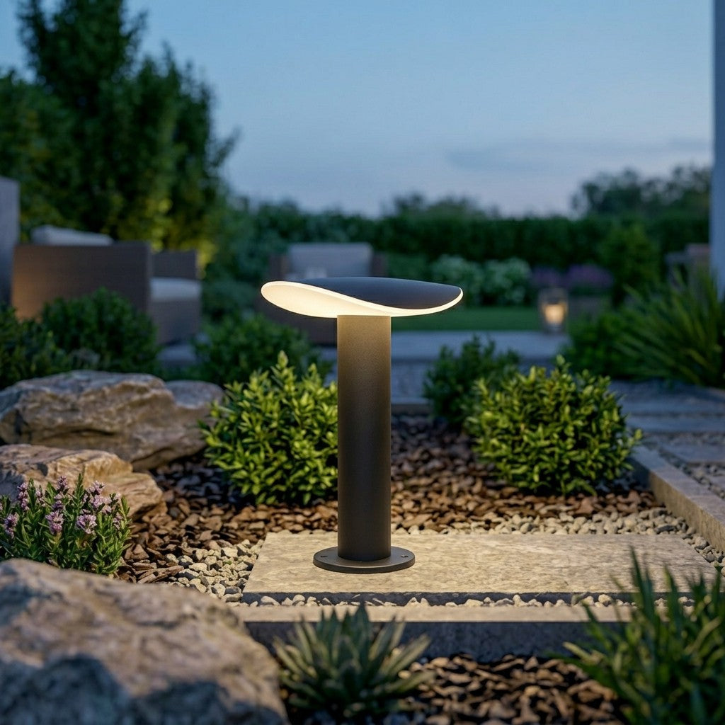 Lampioncino LED Kinder Spacelux 30 cm acceso in giardino, luce verso il basso su vialetto
