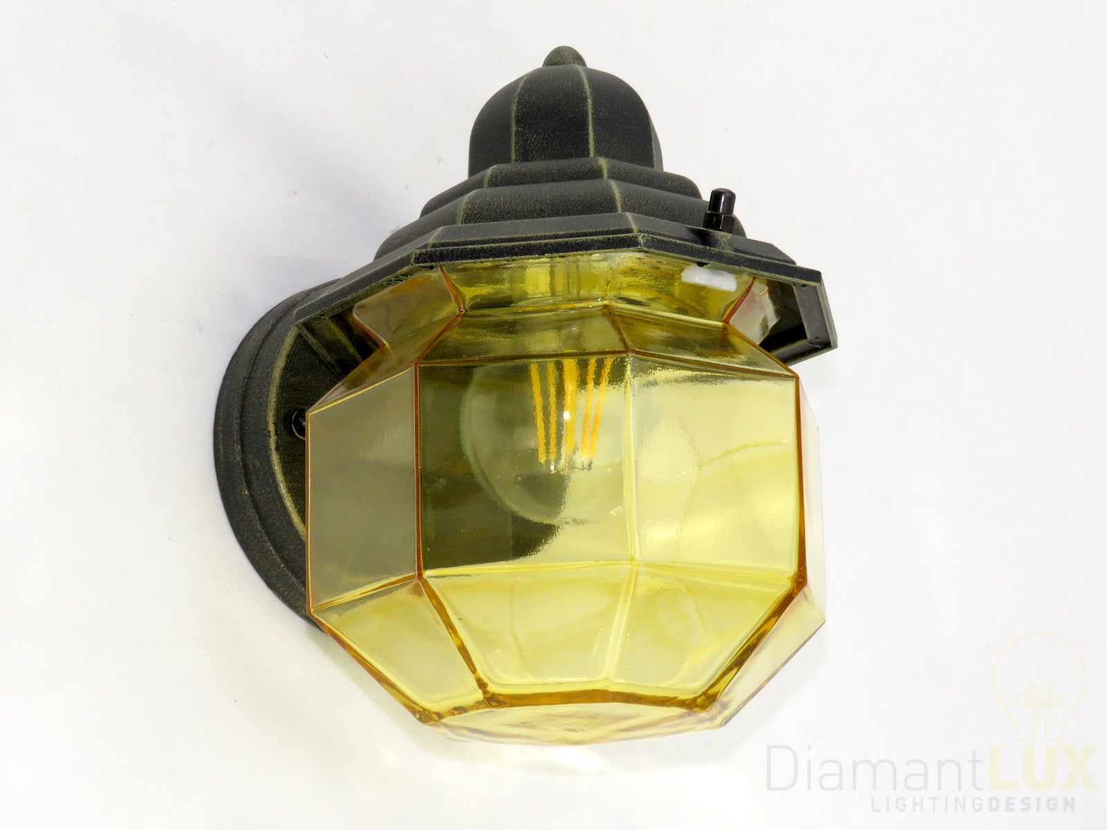 Mini lanterna da parete per esterno stile classico in alluminio e vetro ambra Surya 25610 A1